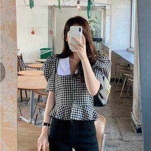 NWOT Gingham wide collar blouse